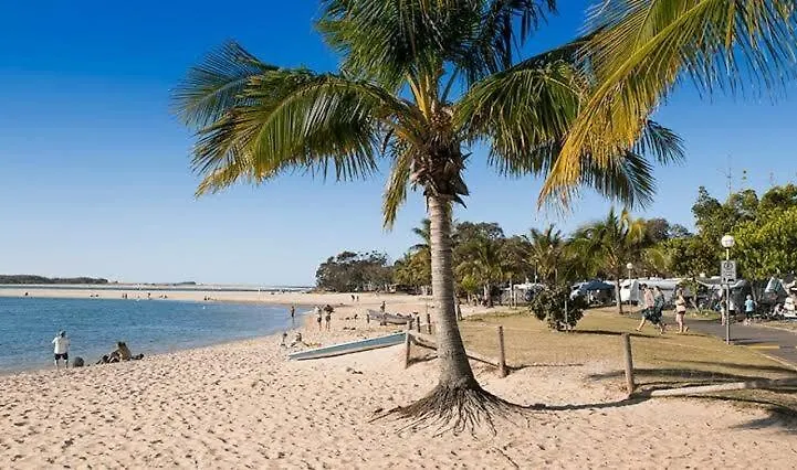Spacious Coastal Retreat Sleeps 10 Pacman Fireplace 5Mins Beach マルーチードール 別荘