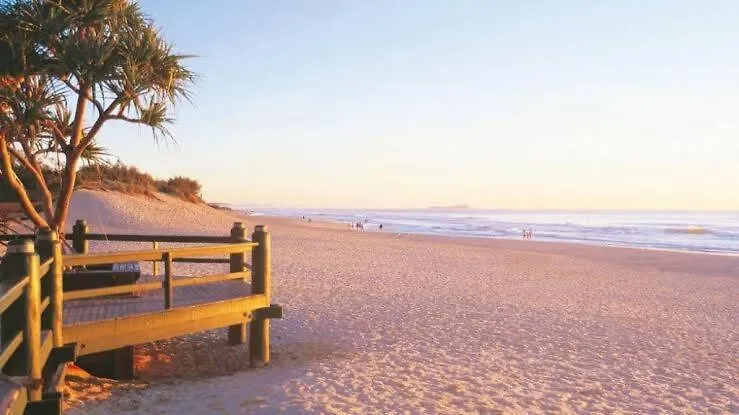 Spacious Coastal Retreat Sleeps 10 Pacman Fireplace 5Mins Beach マルーチードール 0*,  オーストラリア