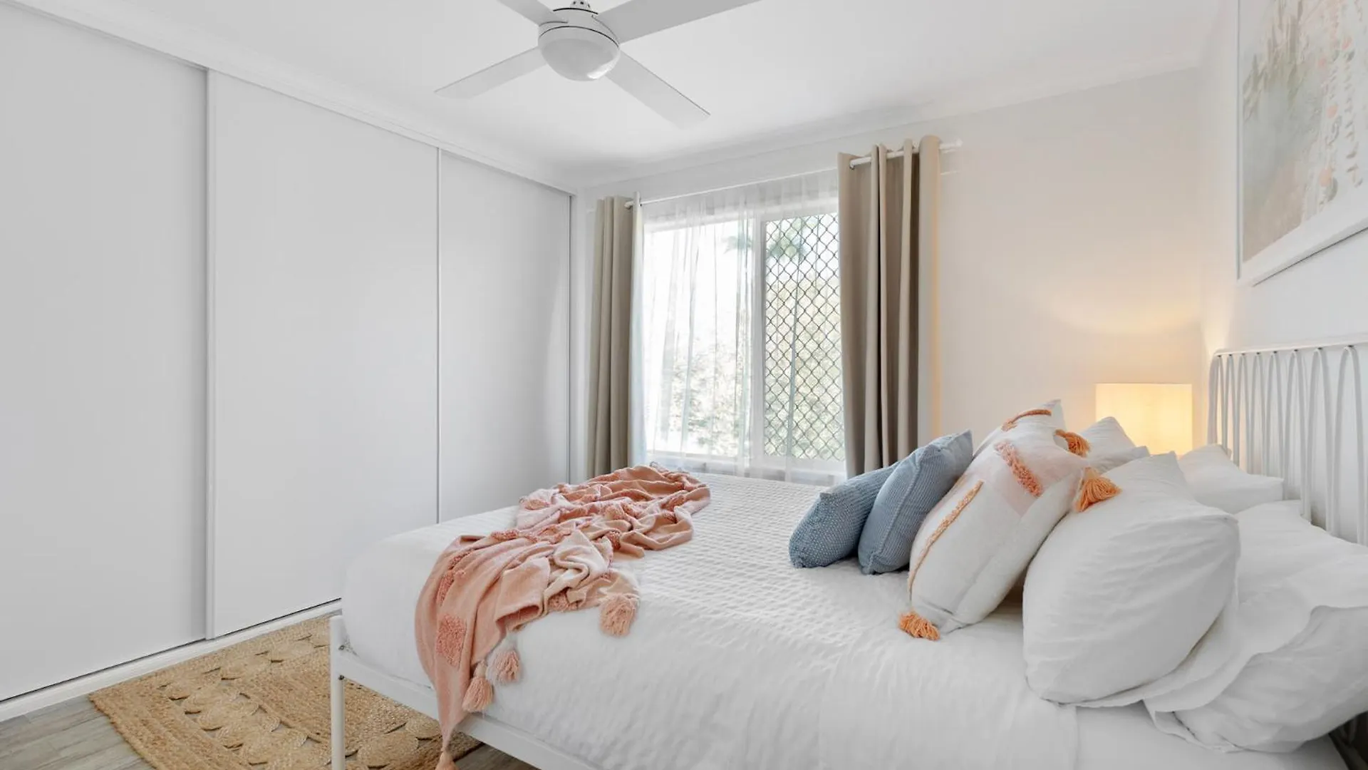 別荘 Spacious Coastal Retreat Sleeps 10 Pacman Fireplace 5Mins Beach マルーチードール