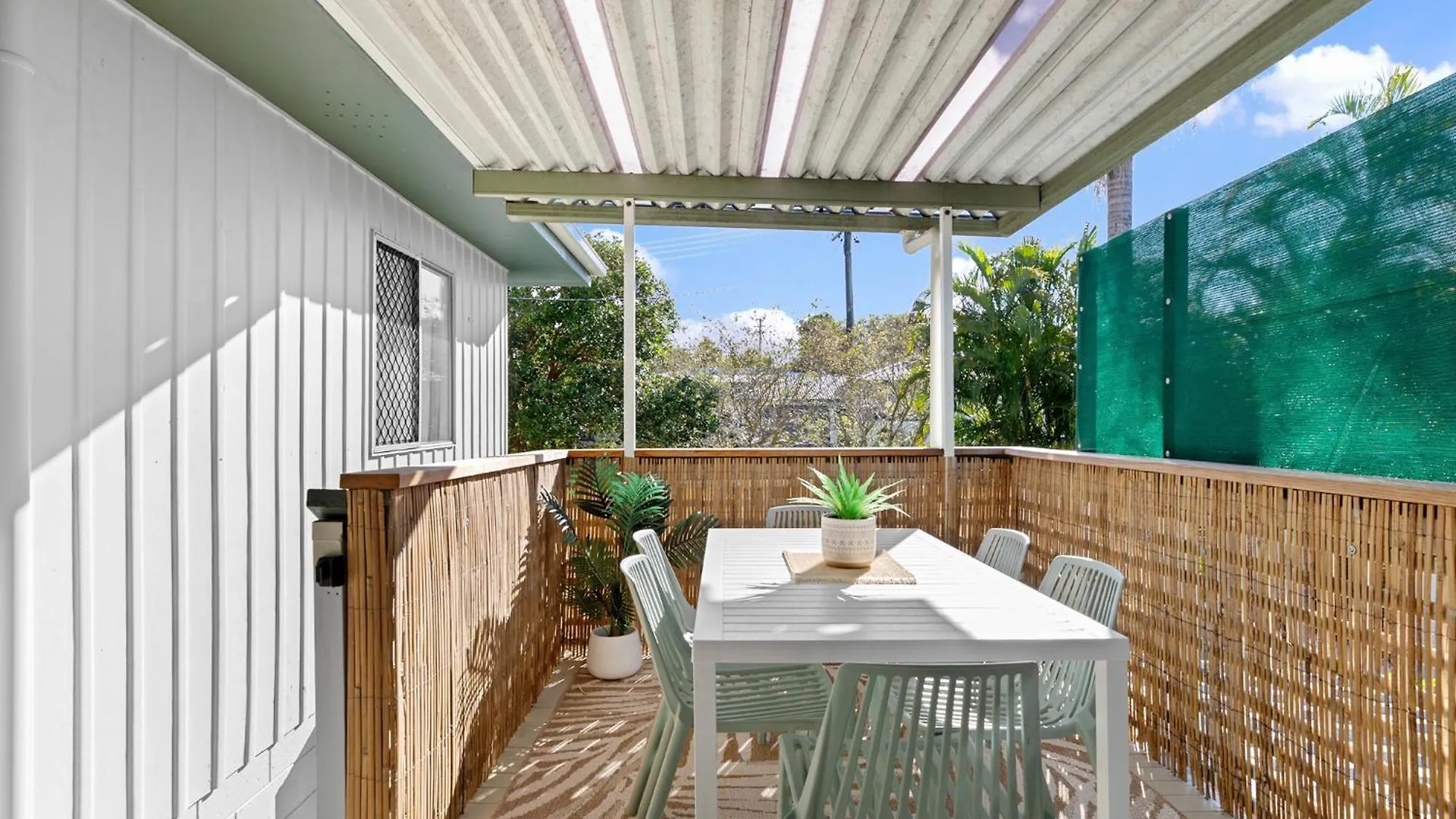 Spacious Coastal Retreat Sleeps 10 Pacman Fireplace 5Mins Beach マルーチードール 0*,  オーストラリア